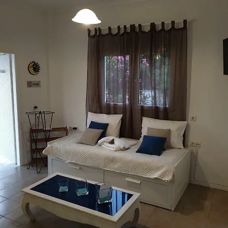 Alexander Beach Villa *